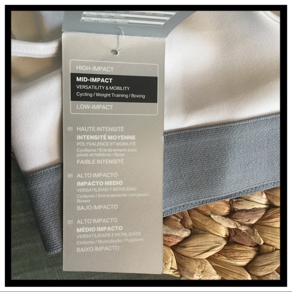 NWT Under Armour Crossback Sports Bra - Picture 4 of 4